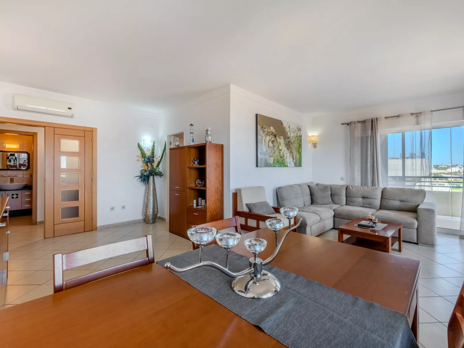 Cristina Inn - Inside