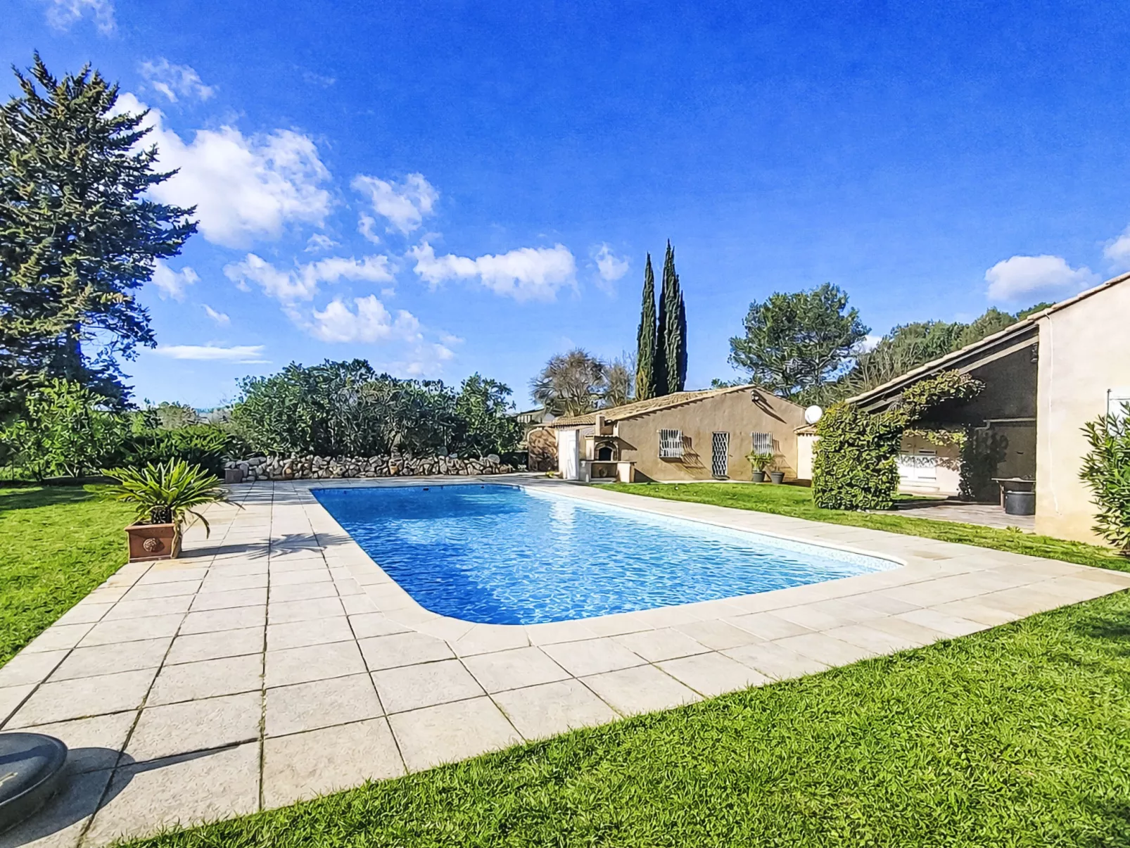 La Maisonnette - Draußen