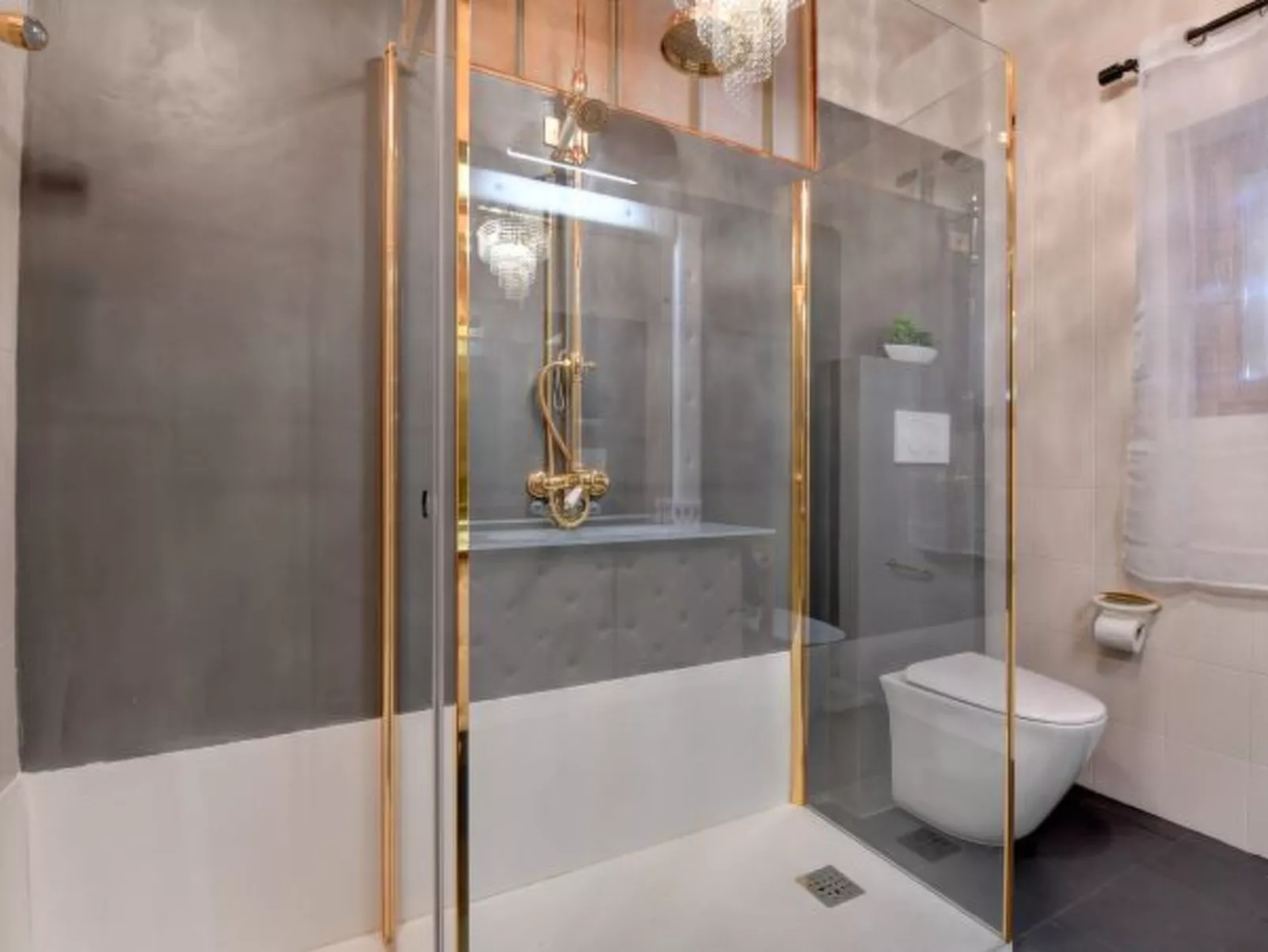 Desenzanoloft Swarovski & Pool - Image-tags.info