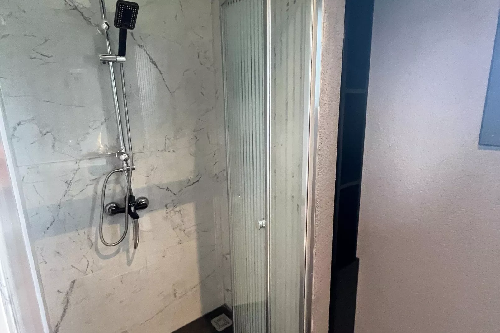 Recreatiepark Rhederlaagse Meren 19-Bathroom