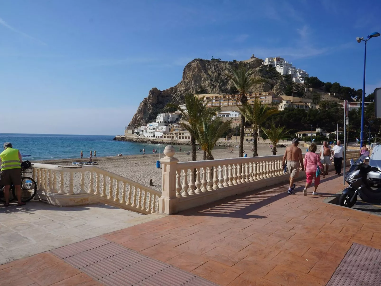 Wohnung in Cala mit Großem Balkon - Image-tags.info