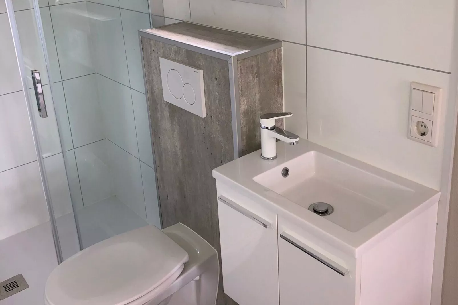Recreatiepark Rhederlaagse Meren 20-Bathroom