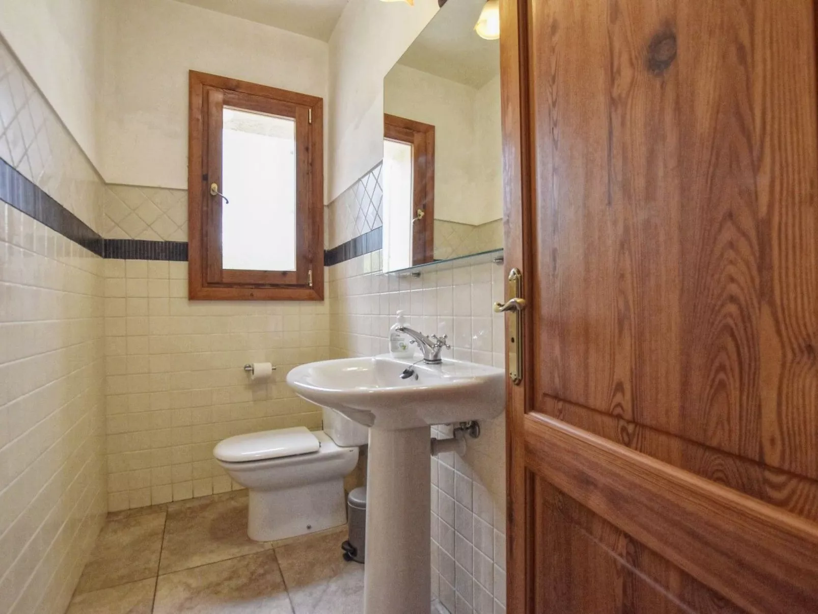 Schönes Landhaus mit Panoramablick auf die Berge - Dedans