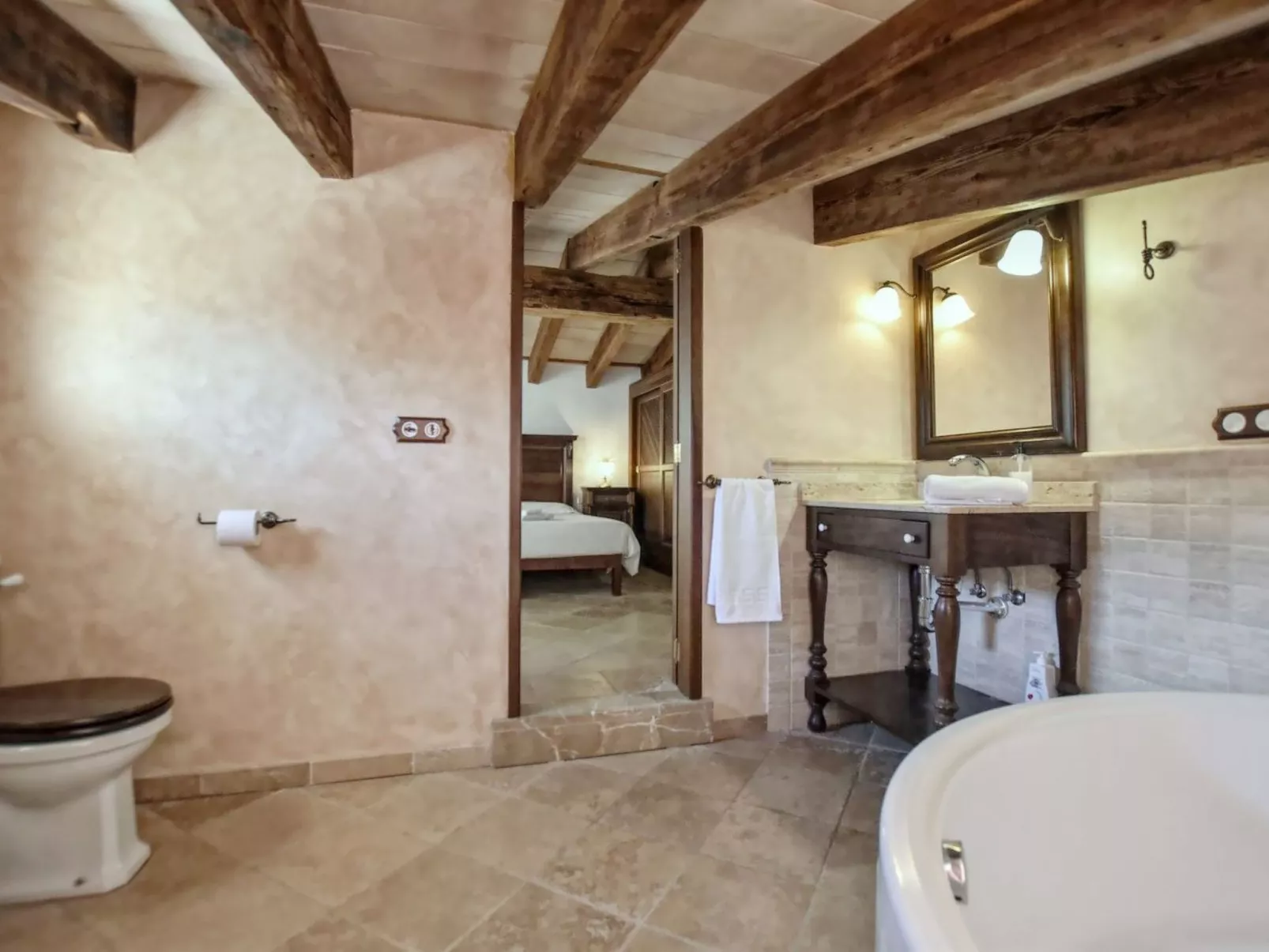 Ferienvilla mit Garten, Grill und Terrasse - Drinnen