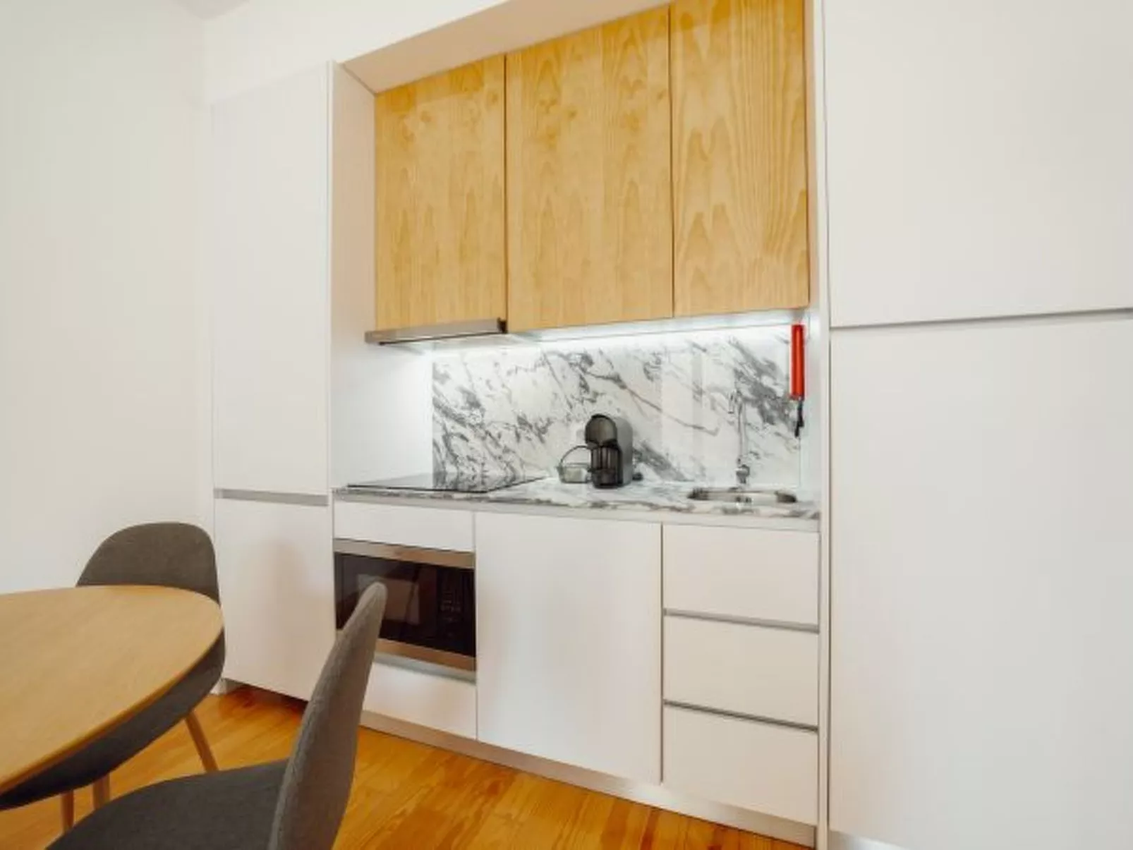 COURTYARD OPORTO DESIGN APARTMENT C WITH TERRACE - Inside