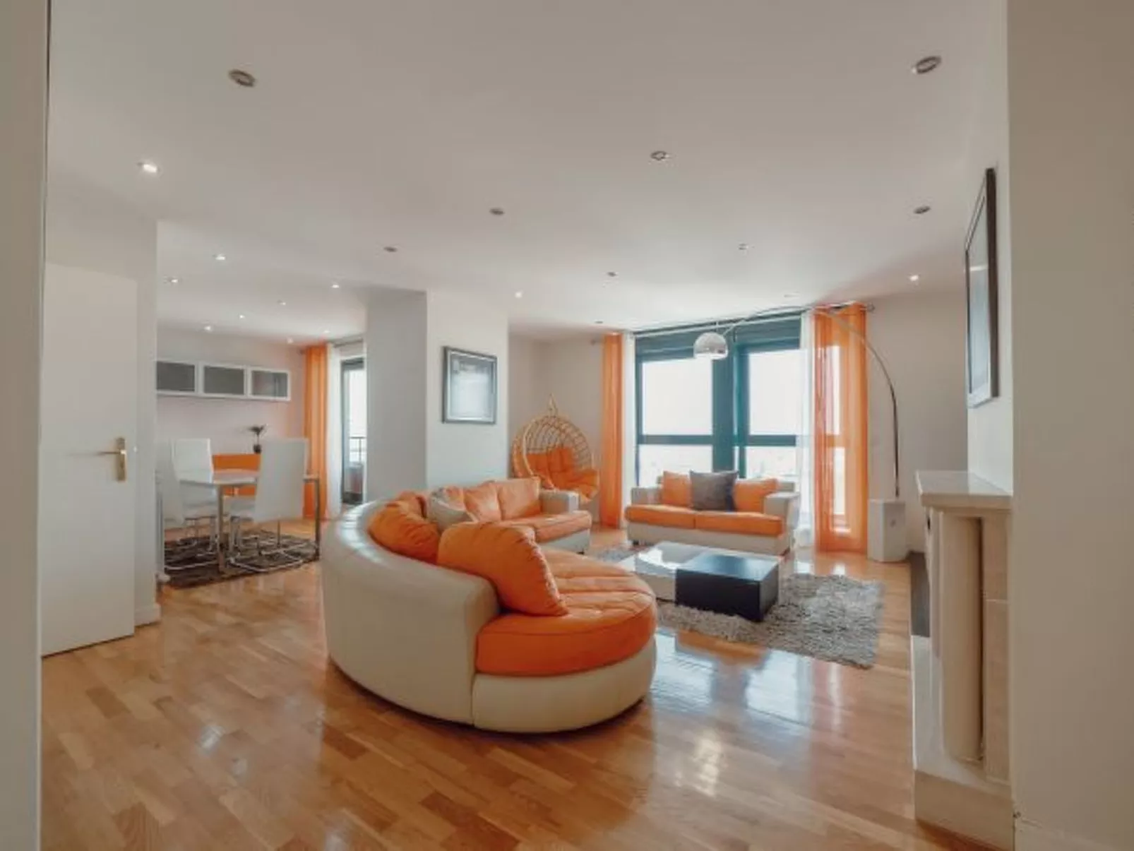 DOWNTOWN GRAND TOWER VIEW by VACATIONY - Inside