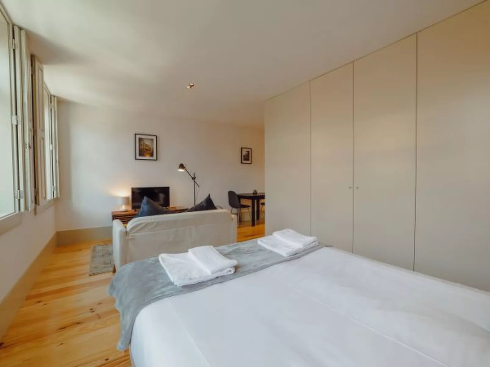 LEGACY OPORTO DESIGN APARTMENT H by VACATIONY - Inside