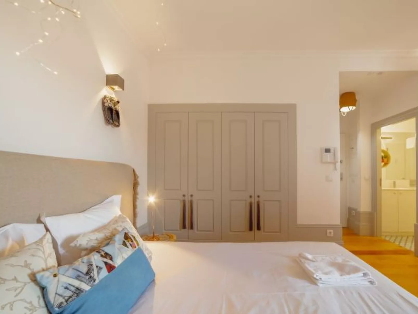 DOWNTOWN MODERN STUDIO with TERRACE by VACATIONY - Drinnen