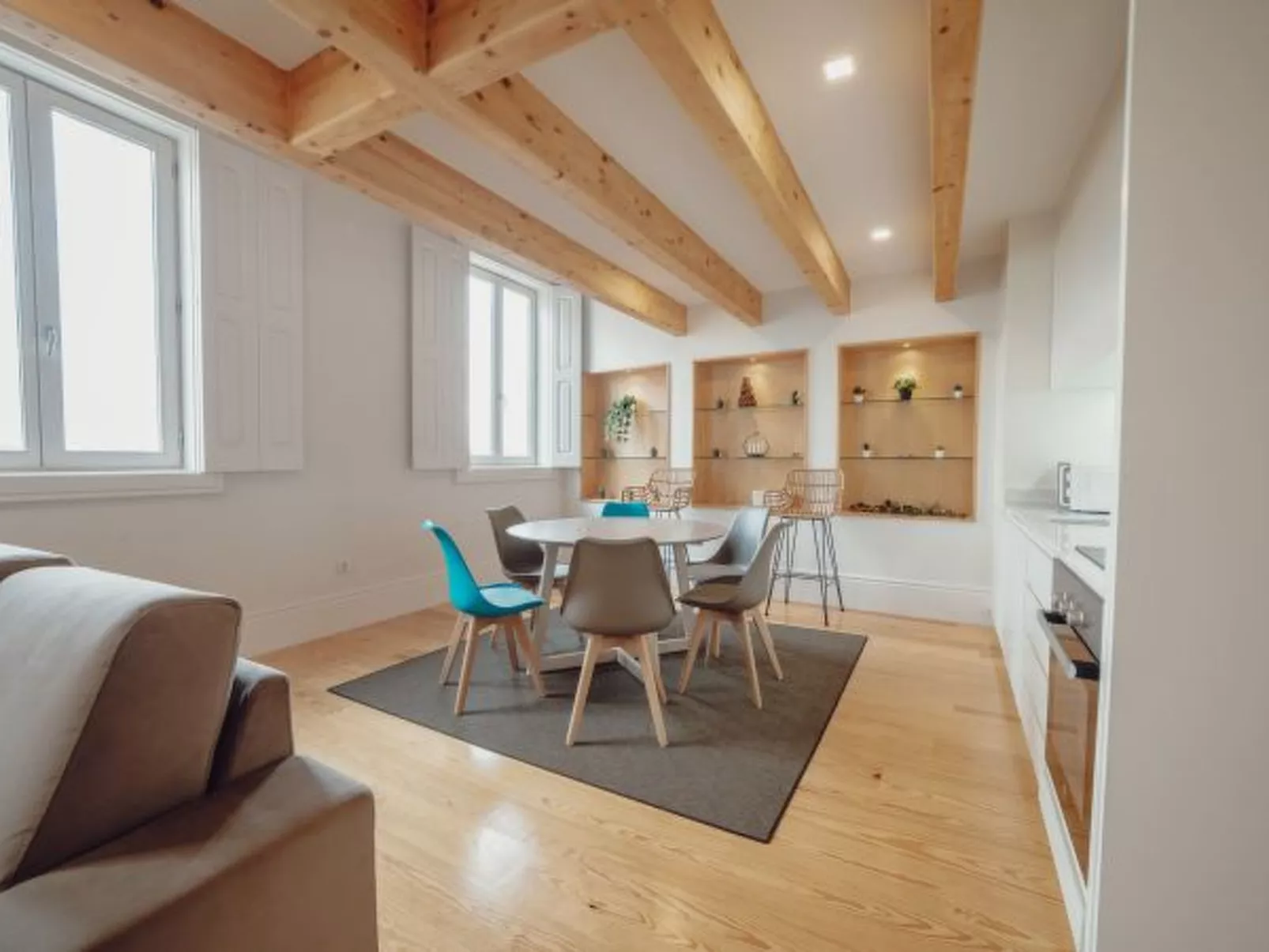 DOWNTOWN CLERIGOS with RIVER VIEW by VACATIONY - Inside