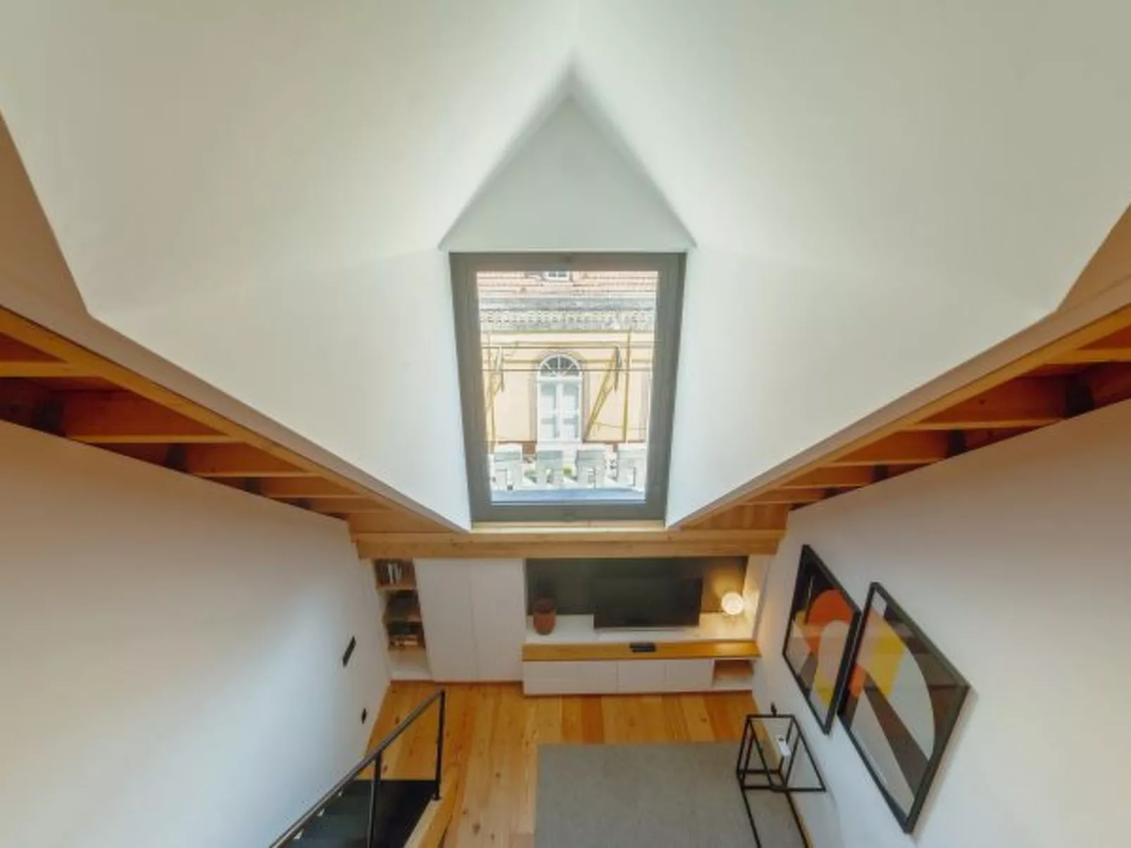 ELEGANT DOWNTOWN APARTMENT by VACATIONY - Dedans