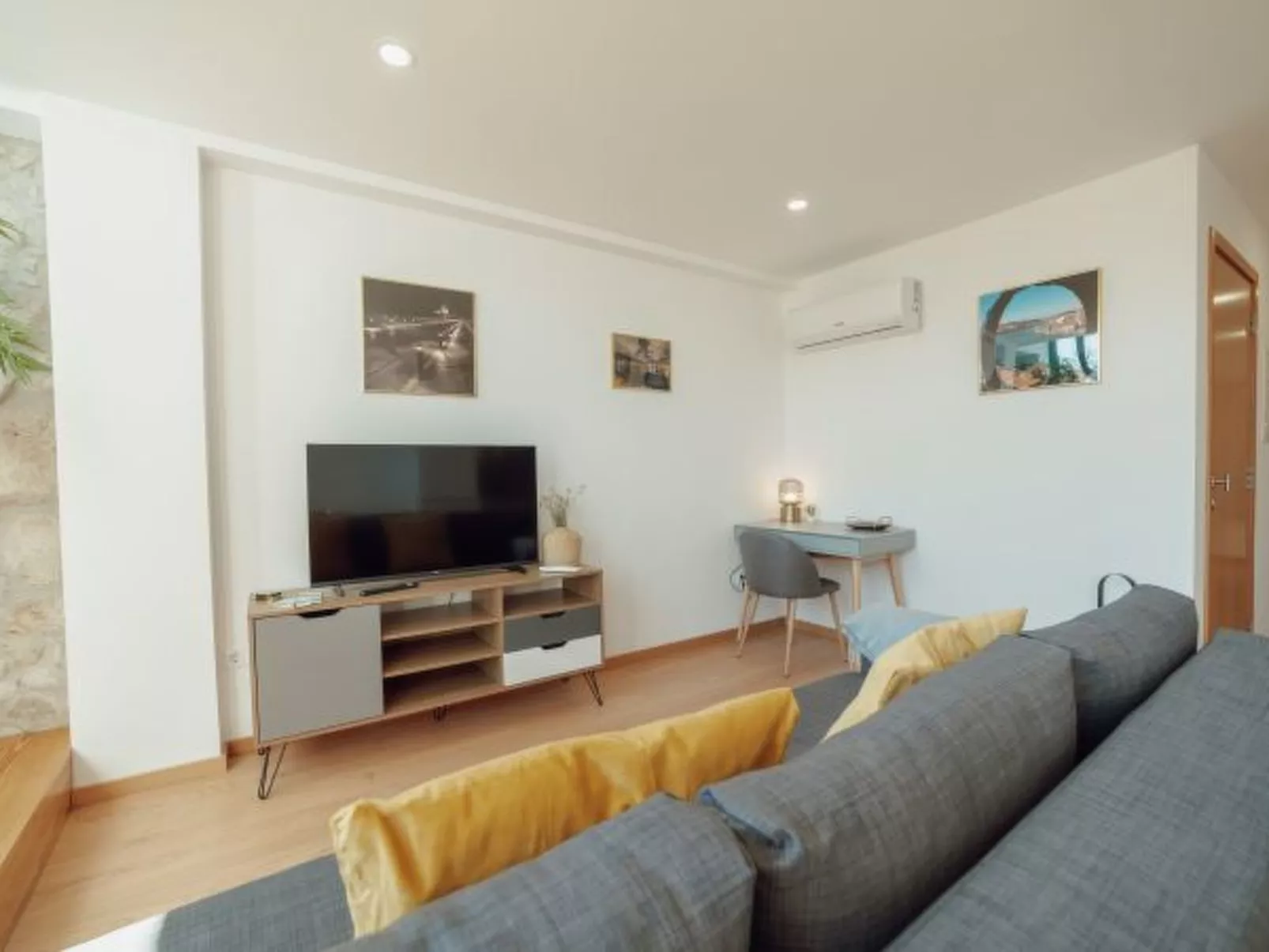 MODERN & STYLISH APARTMENT II by VACATIONY - Inside