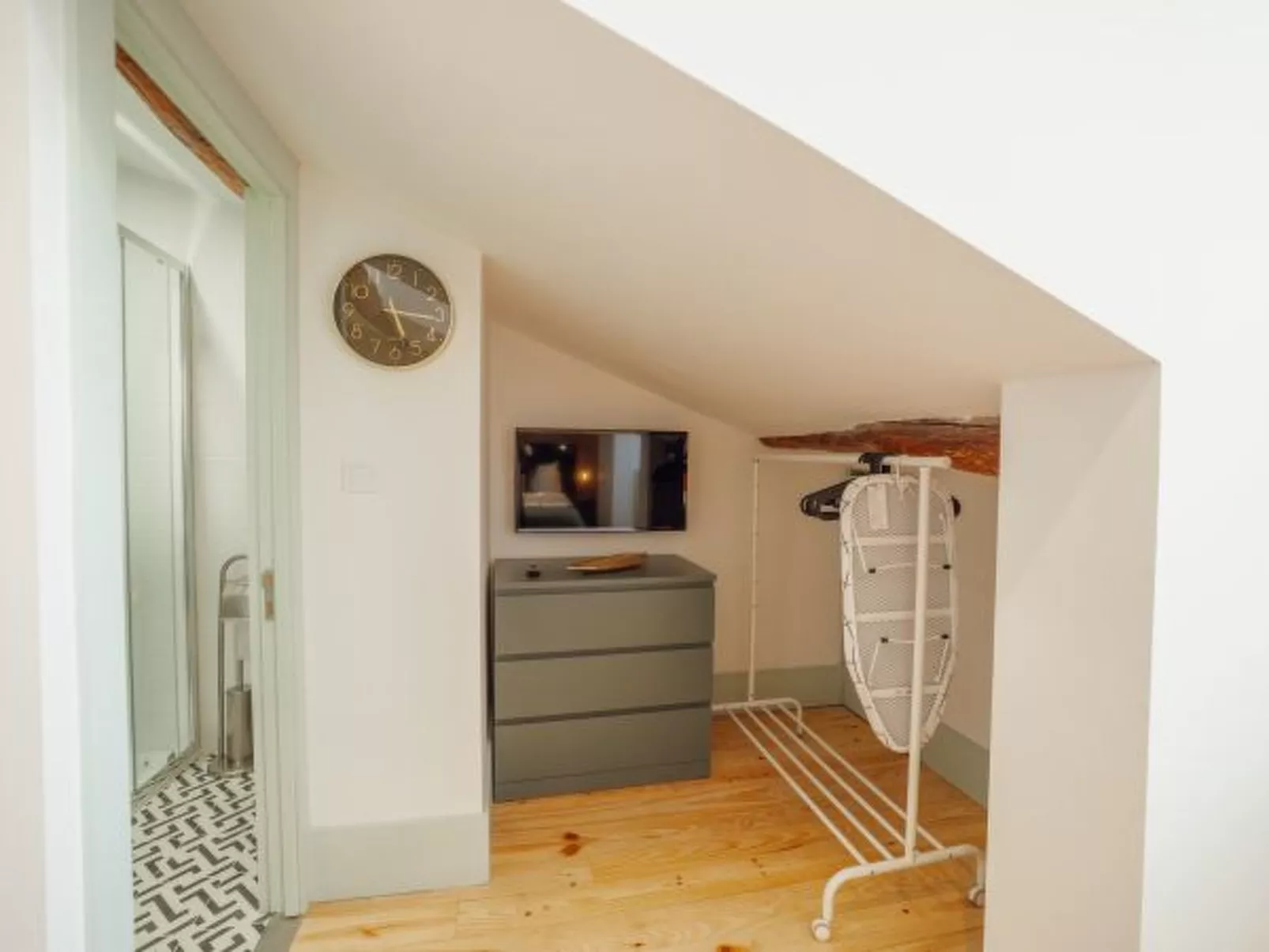 DOWNTOWN SUITE F by VACATIONY - Inside