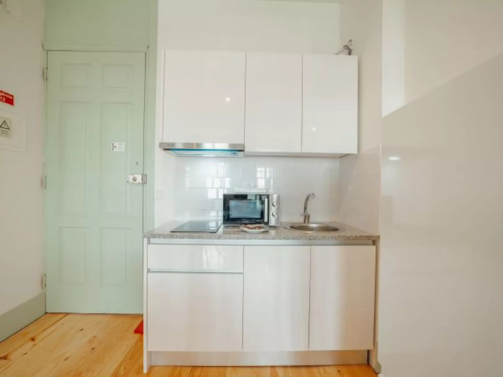 DOWNTOWN SUITE D by VACATIONY - Inside