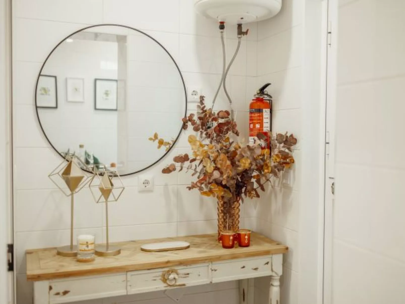 CITY CENTER COMFORT APARTMENT A by VACATIONY - Inside