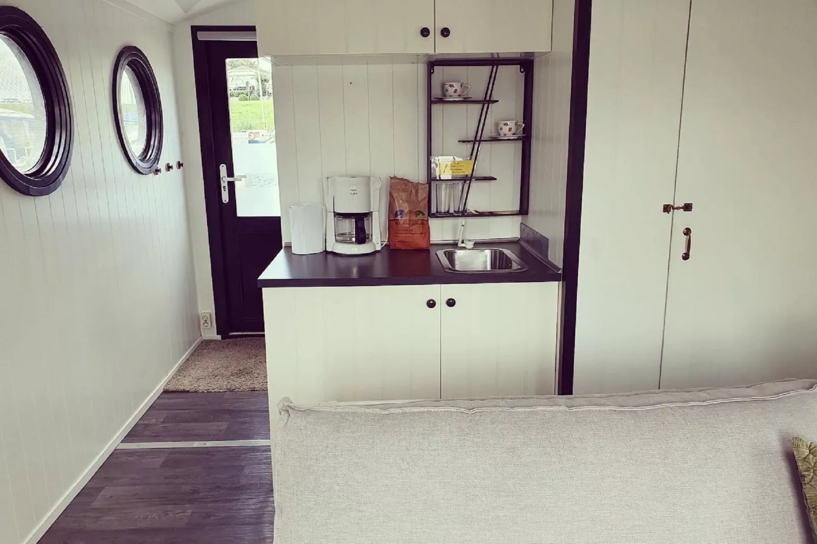 Recreatiepark Rhederlaagse Meren 21-Living room