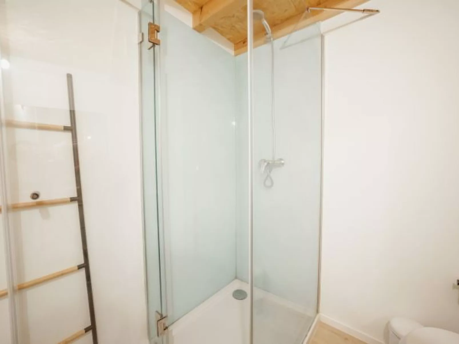 MEZZANINE STYLISH APARTMENT Q by VACATIONY - Inside