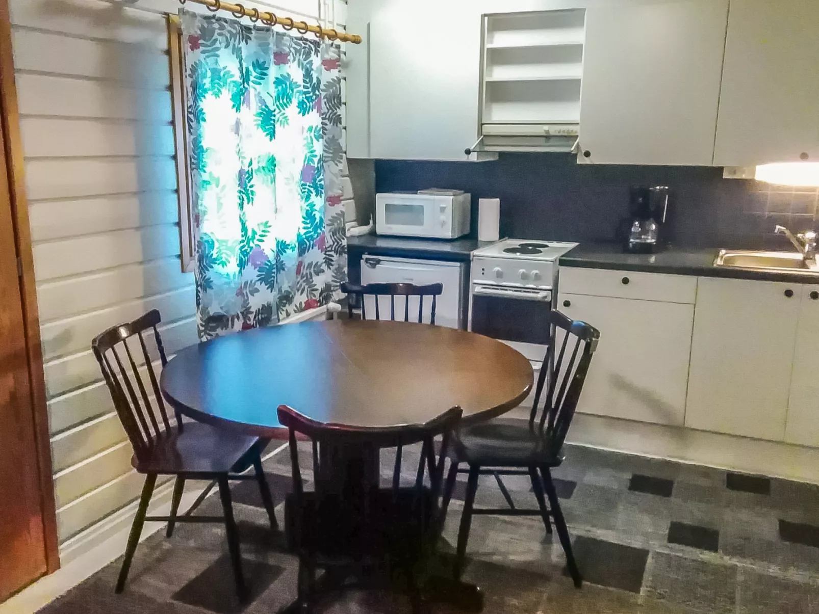 Kulta-käkönen 6 by bomba - Drinnen