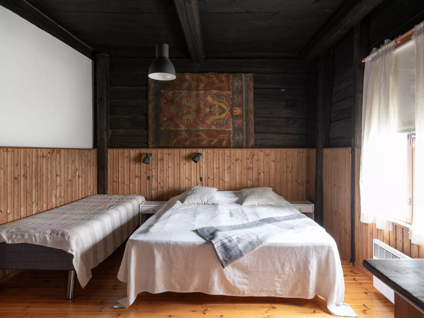 Virtaan väentupa - Inside