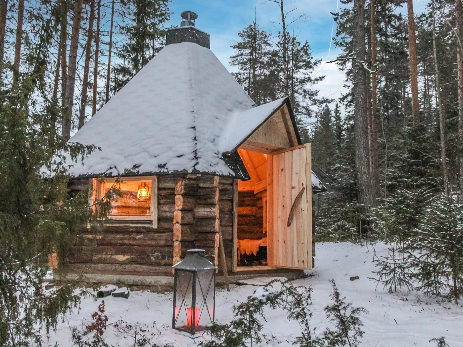 Mäntyniemi - Drinnen