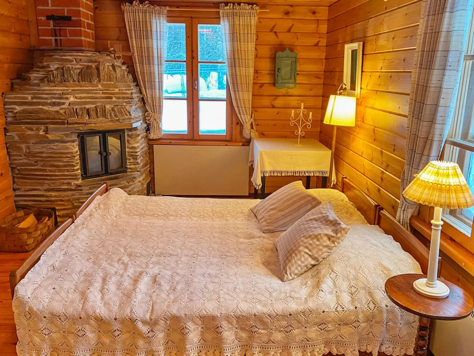 Laattajan hirsipirtti - Dedans