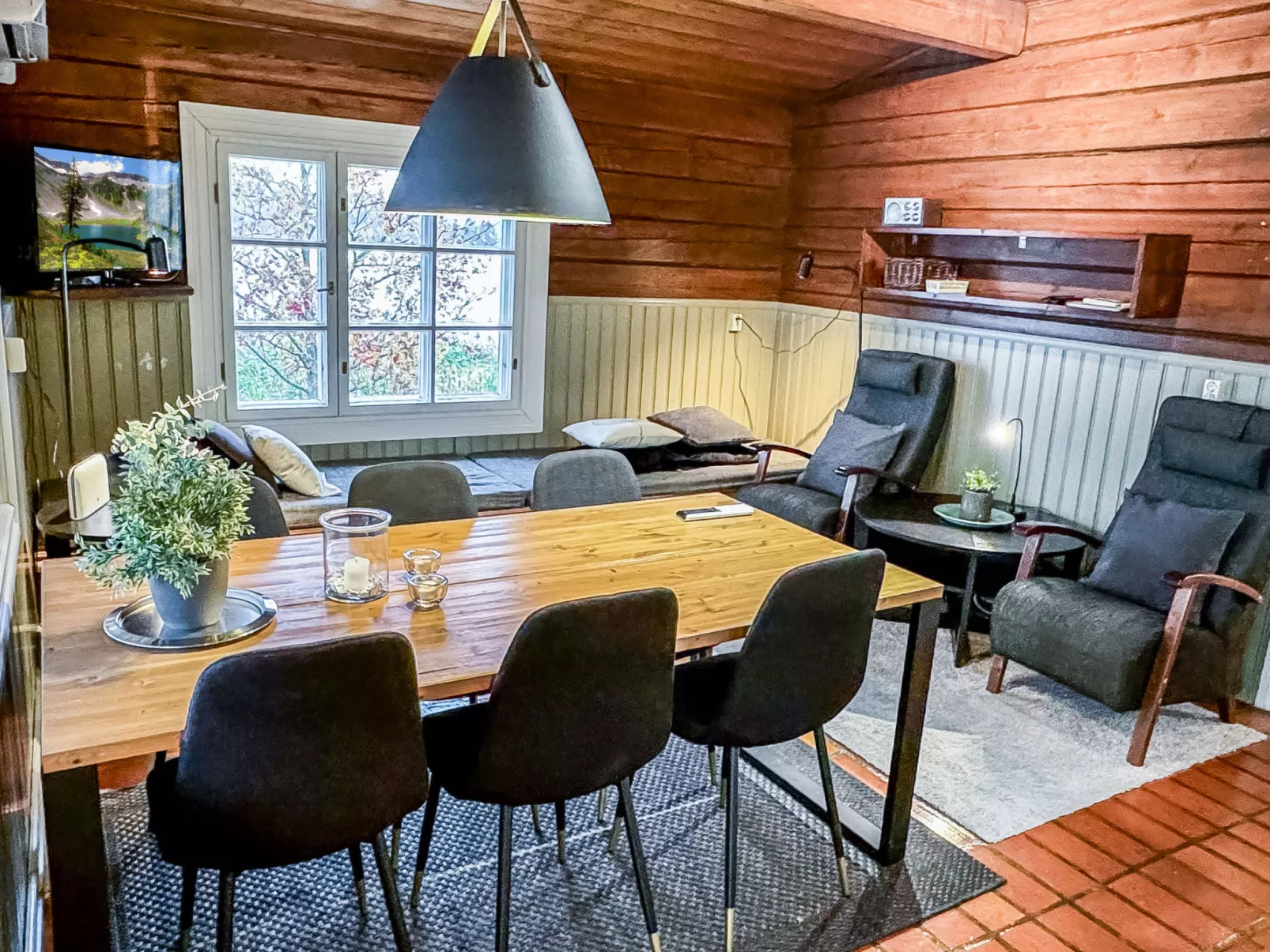 Peltosirkku - Inside