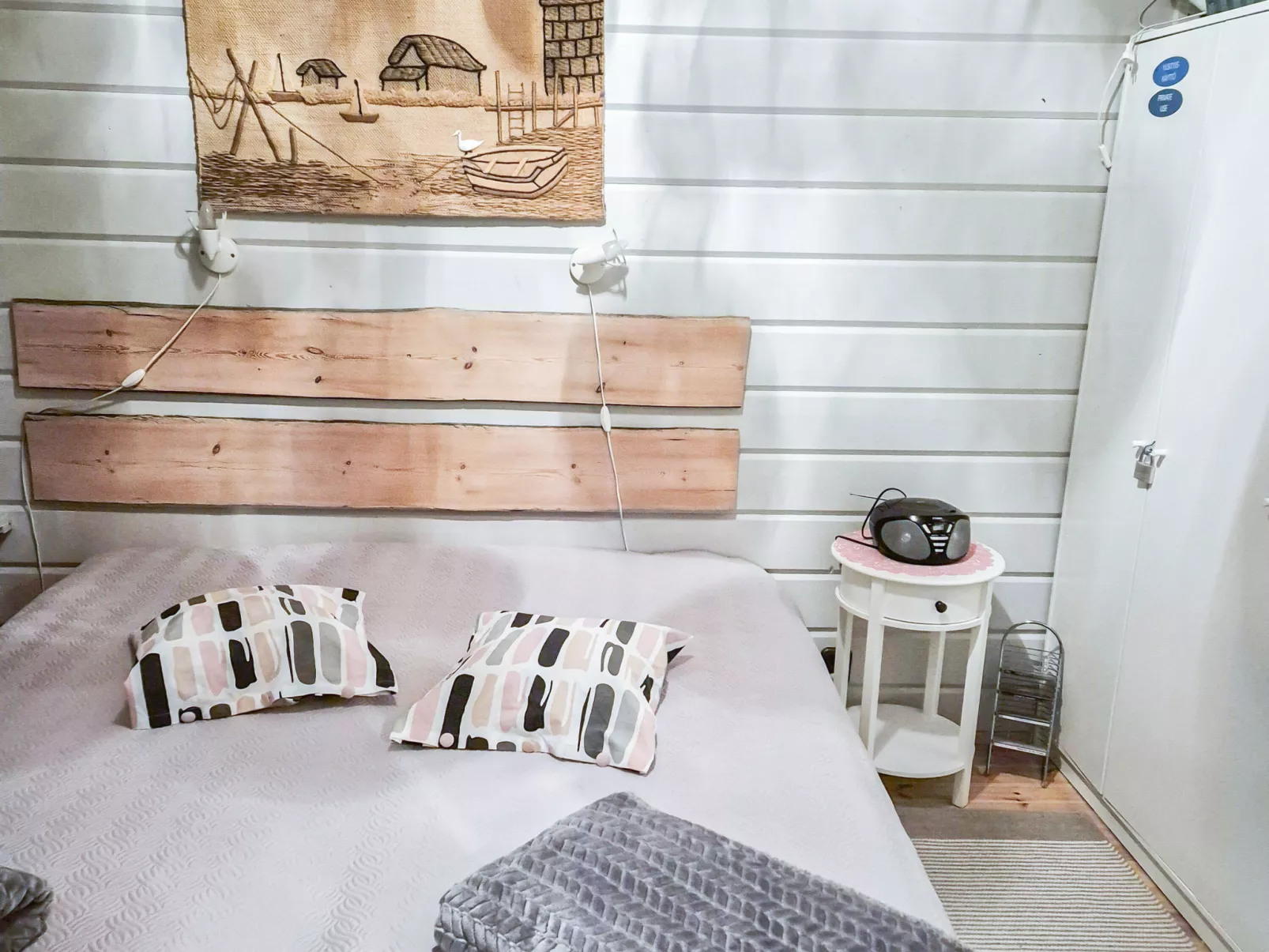 Mustalampi 5 satakieli - Dedans