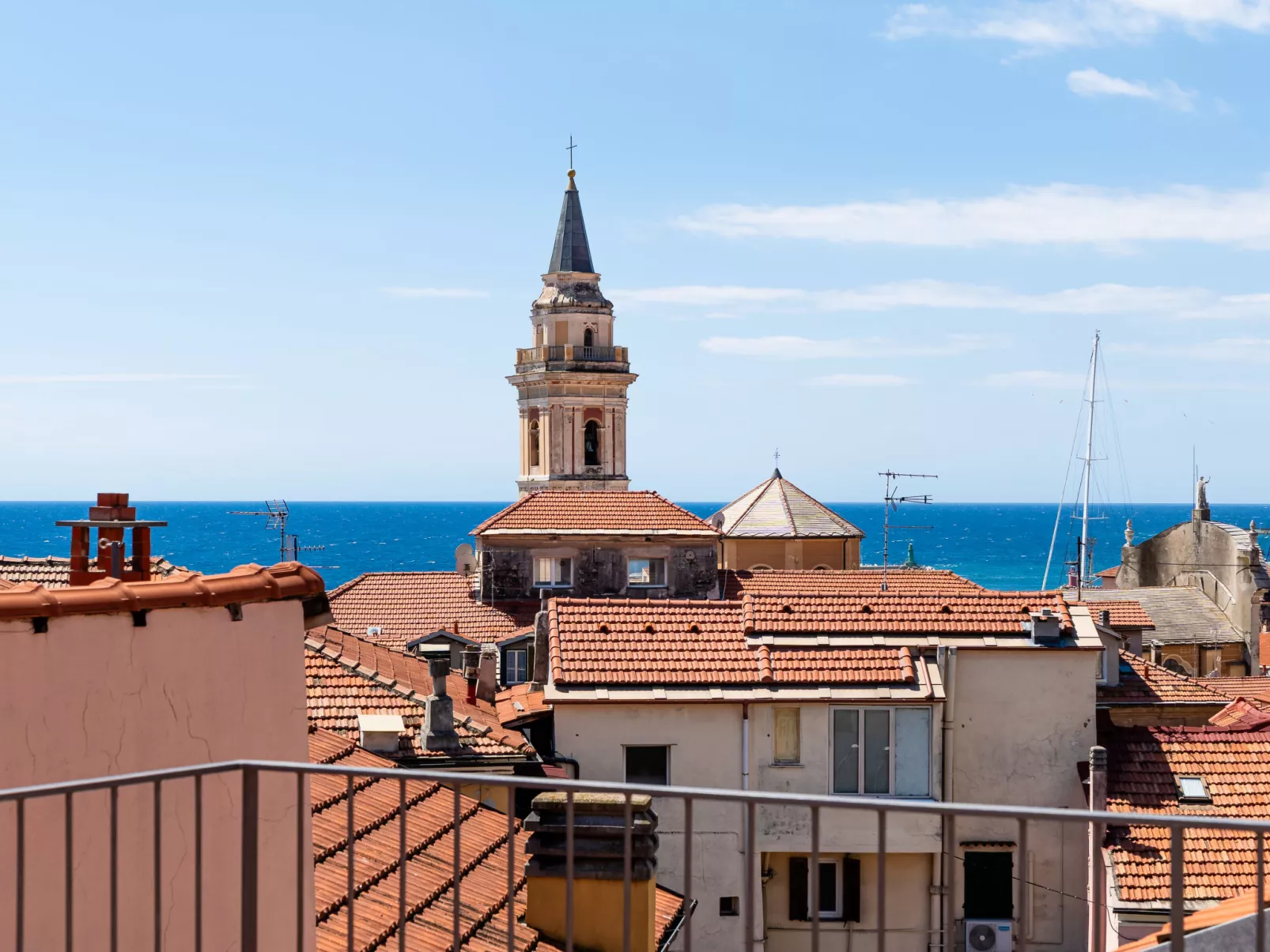 FouFou NEU - Outside