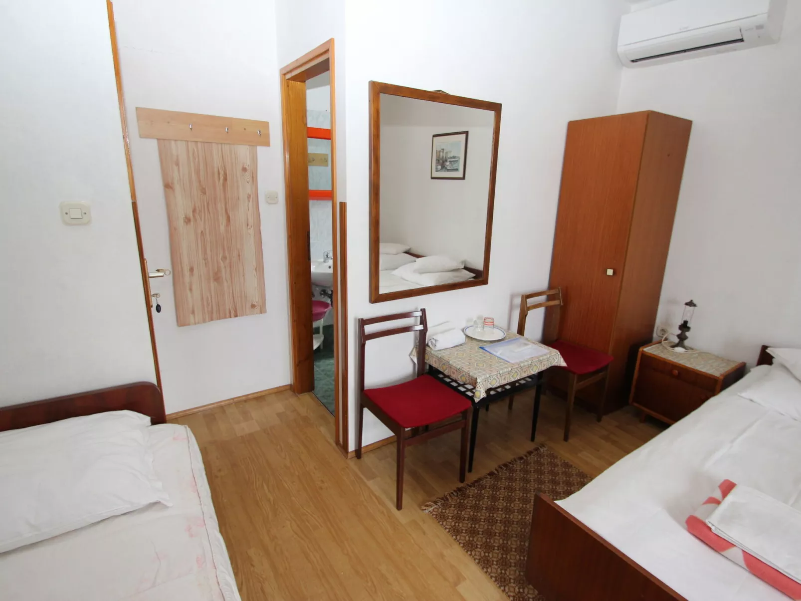 Vintage Guest Room Cerisnja / HR-11059-05 - Image-tags.info