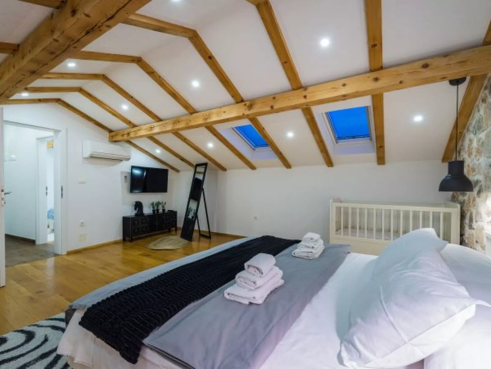 Villa Miandri with heated pool - Image-tags.info