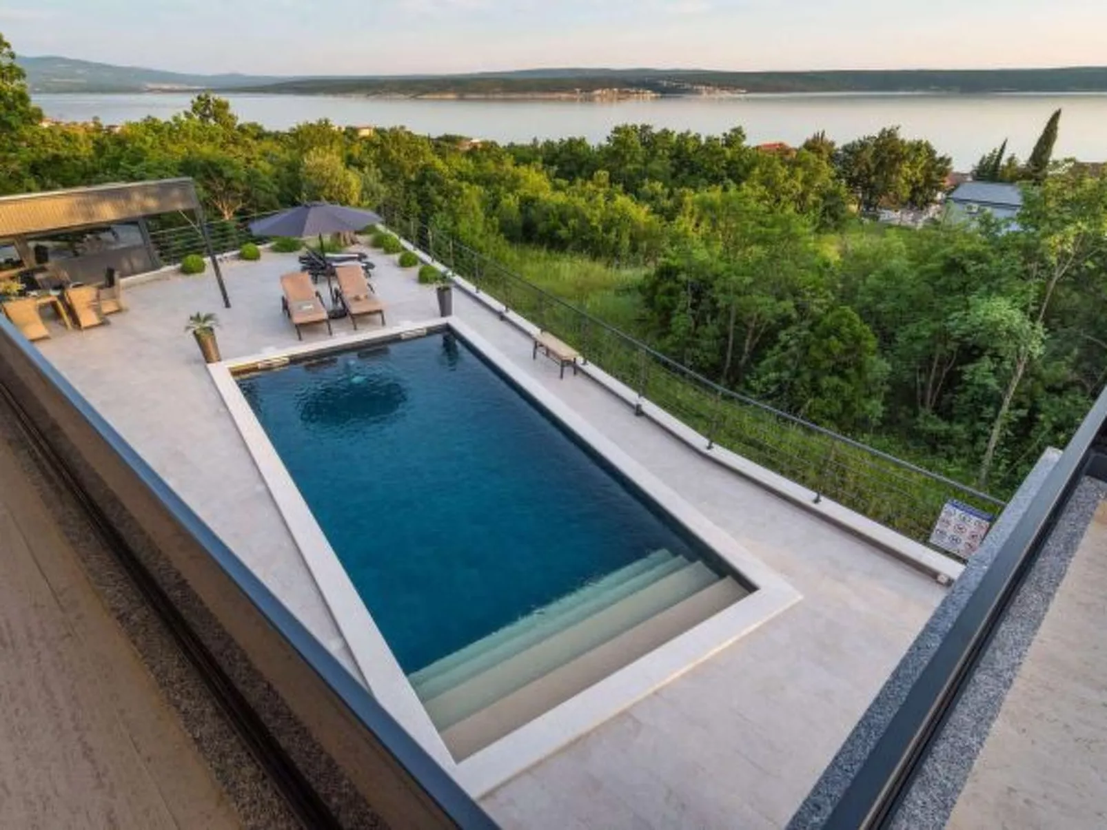 Villa Royal Hill with pool - Image-tags.info