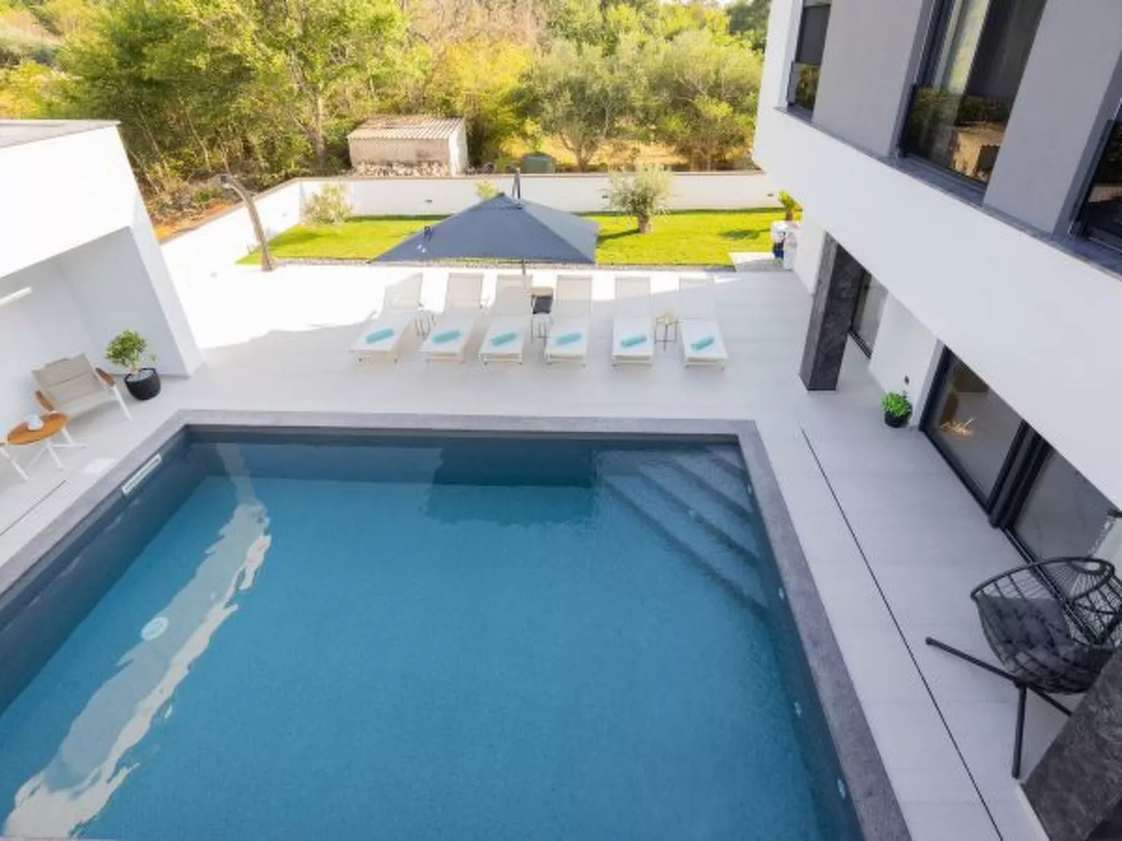 Villa Elena with two pools and spa - Image-tags.info