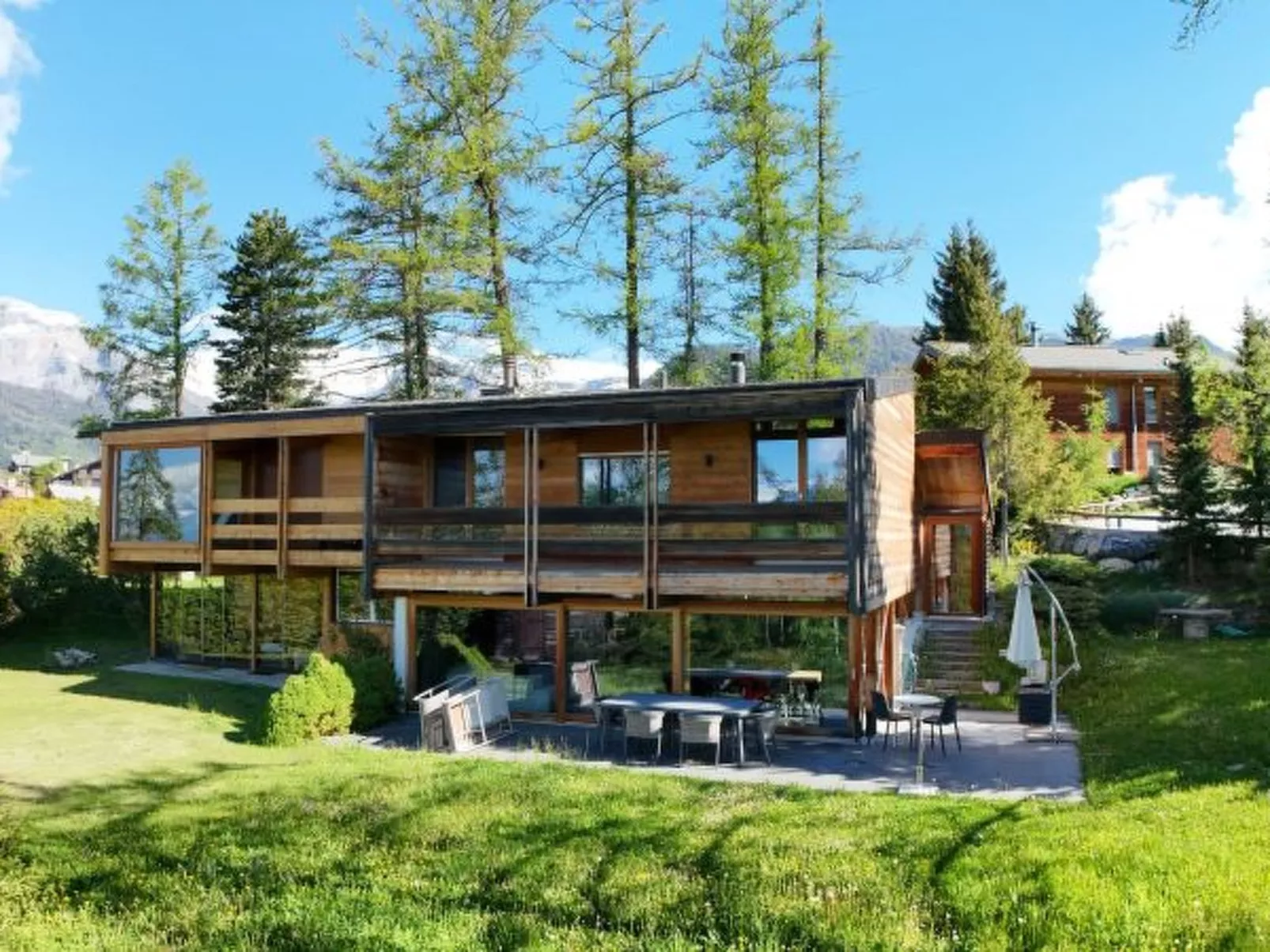 Crans Montana sous les Etoiles - Outside