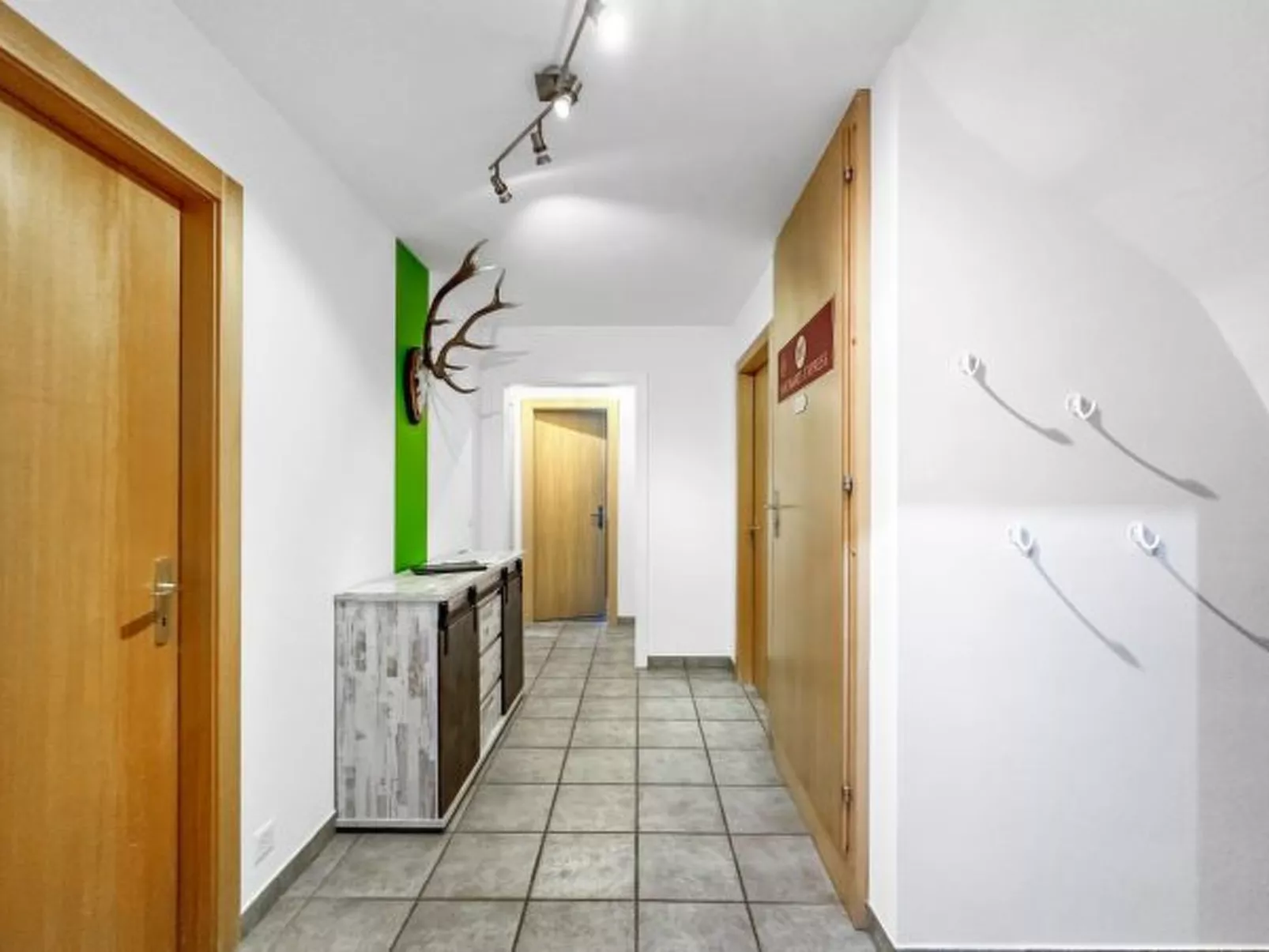 Why not à 5 mns de Sion - Drinnen