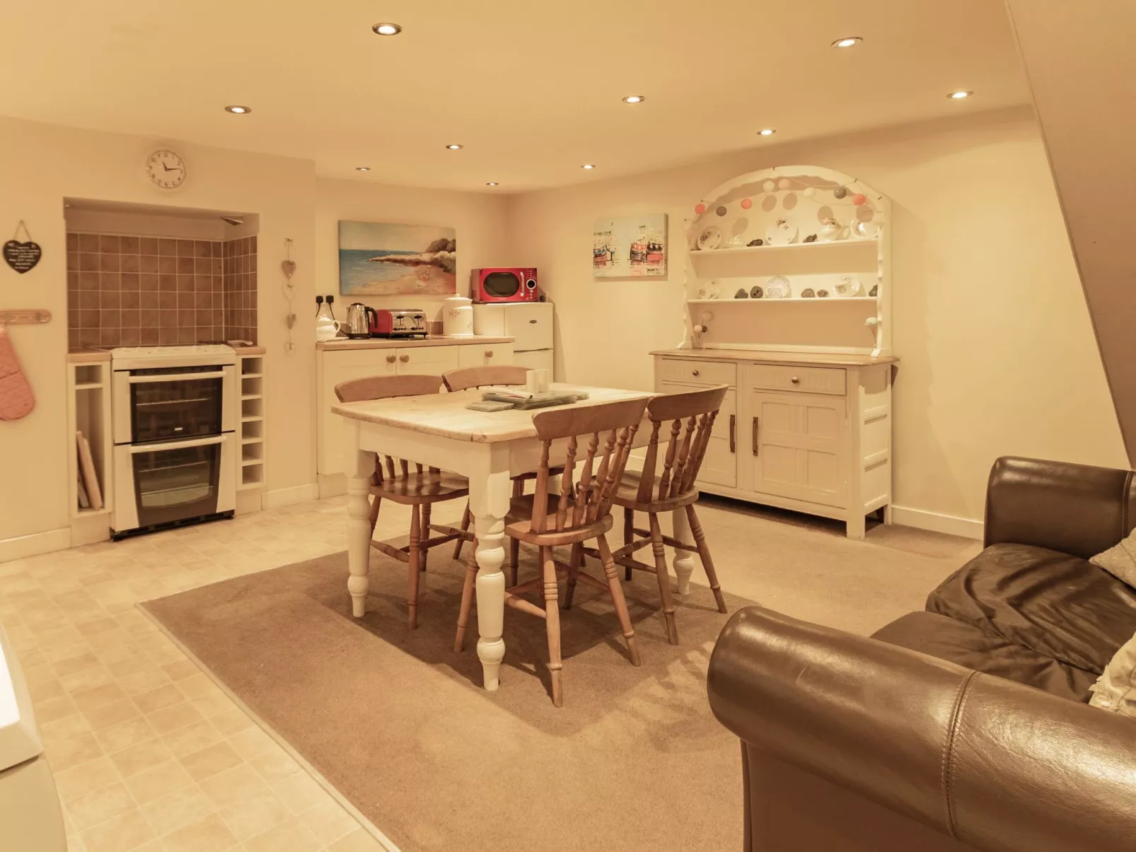 Robins Nest - Inside