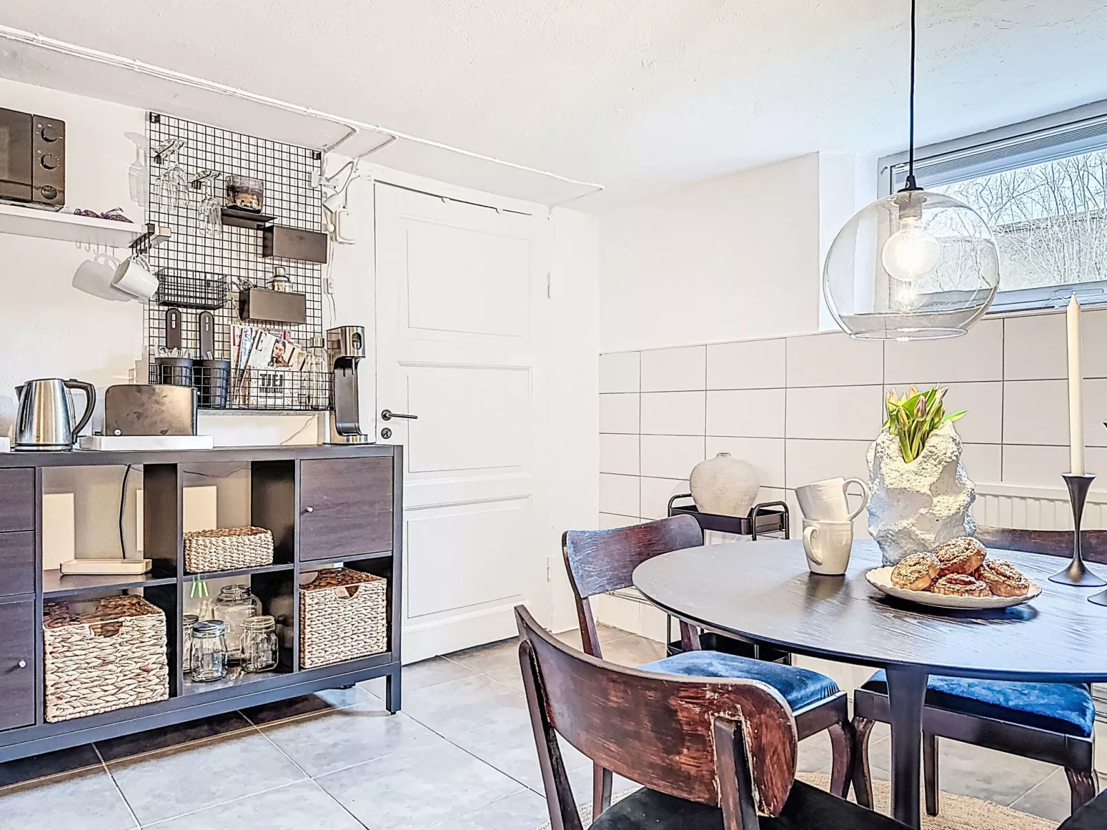 Vårhemsplatsen - Drinnen