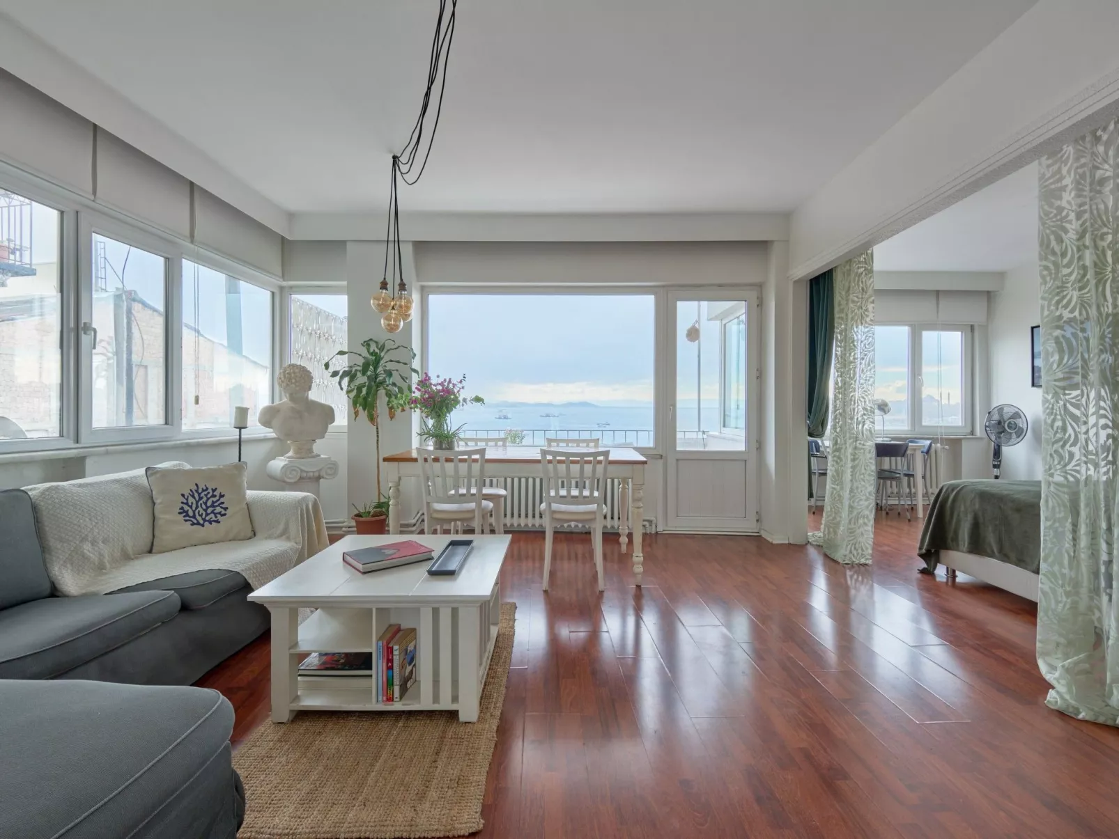 Wohnung mit Blick auf die Halbinsel von Istanbul - Drinnen