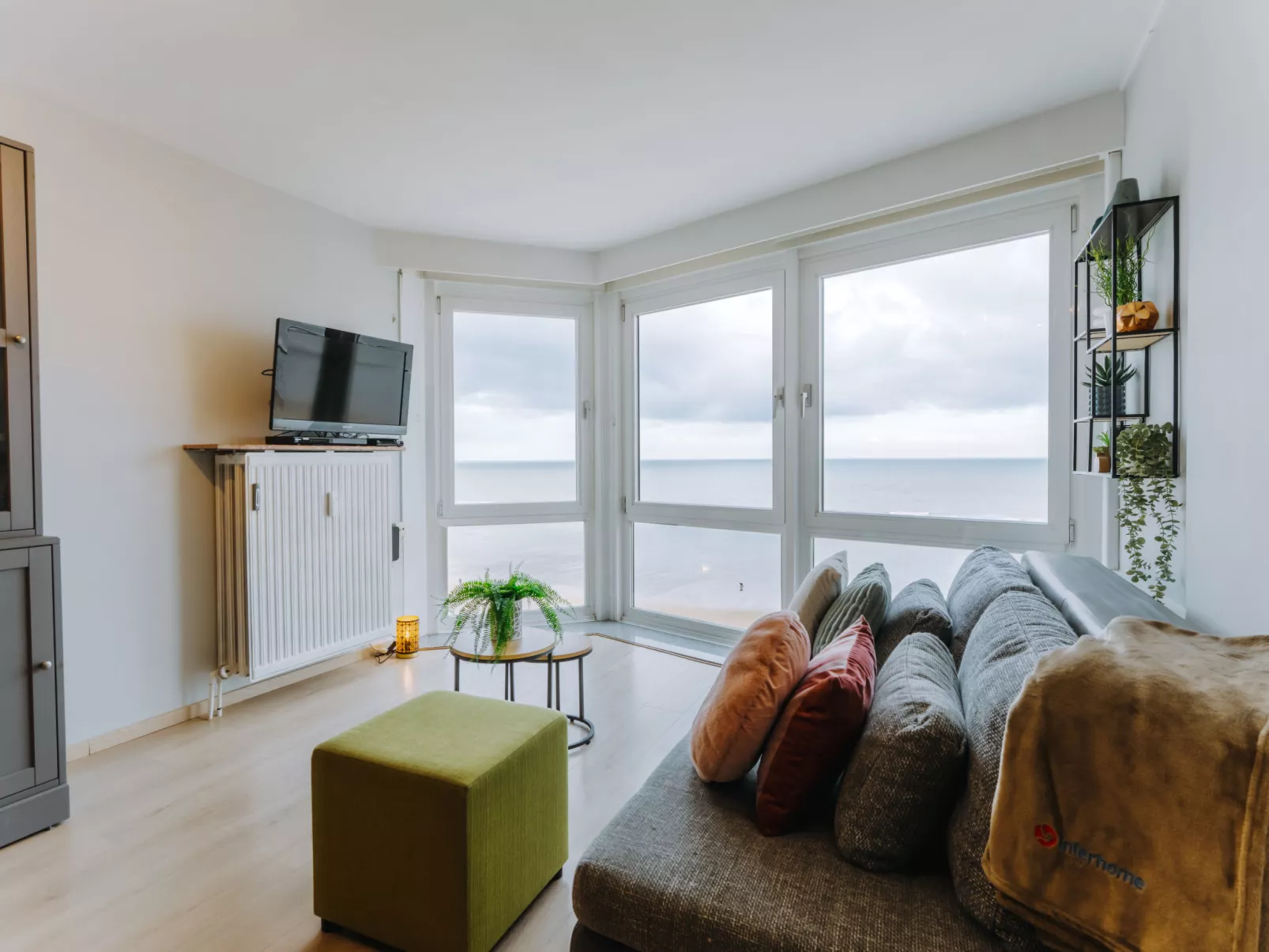 Sea view west - Inside