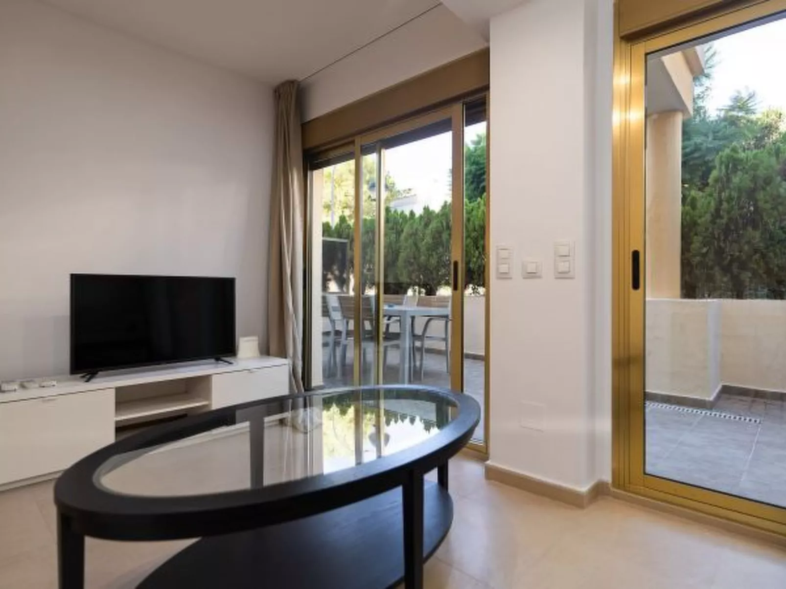 Beachside apartment in Elviria, Romana Playa - Image-tags.info