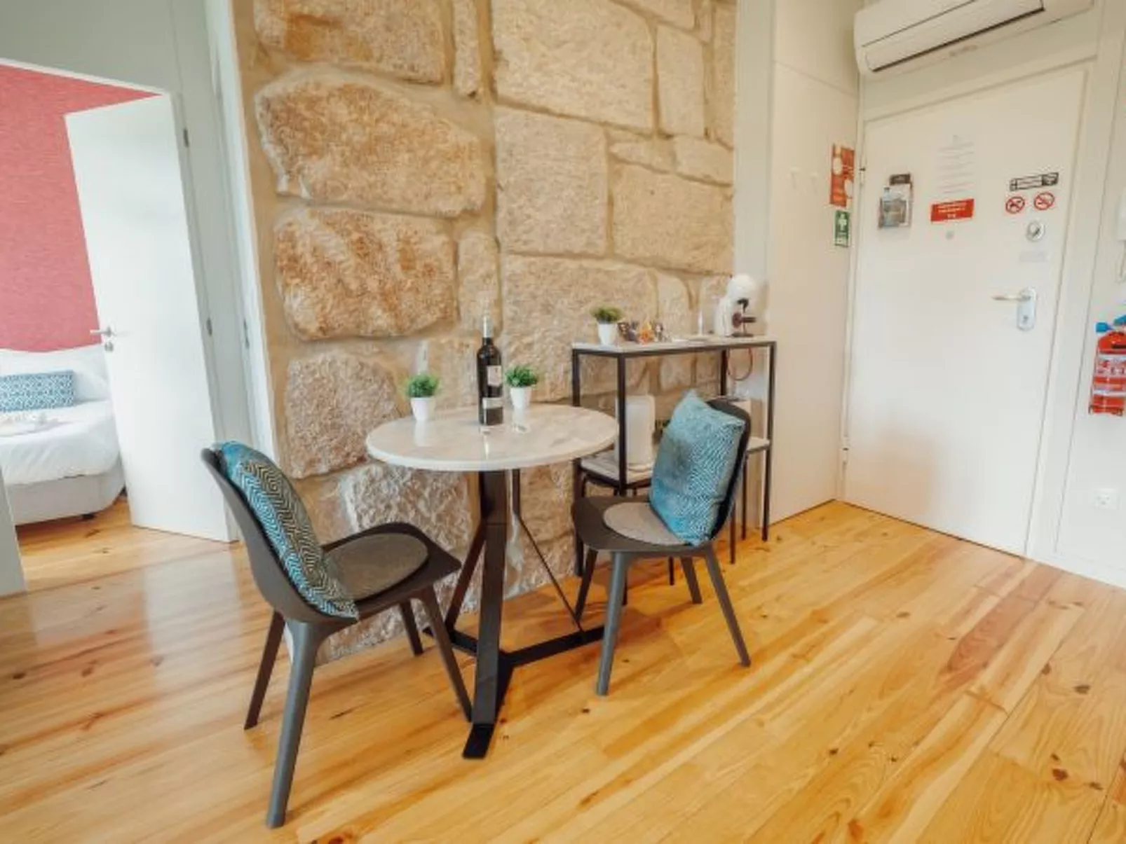 OPORTO POOL APARTMENT by VACATIONY - Inside