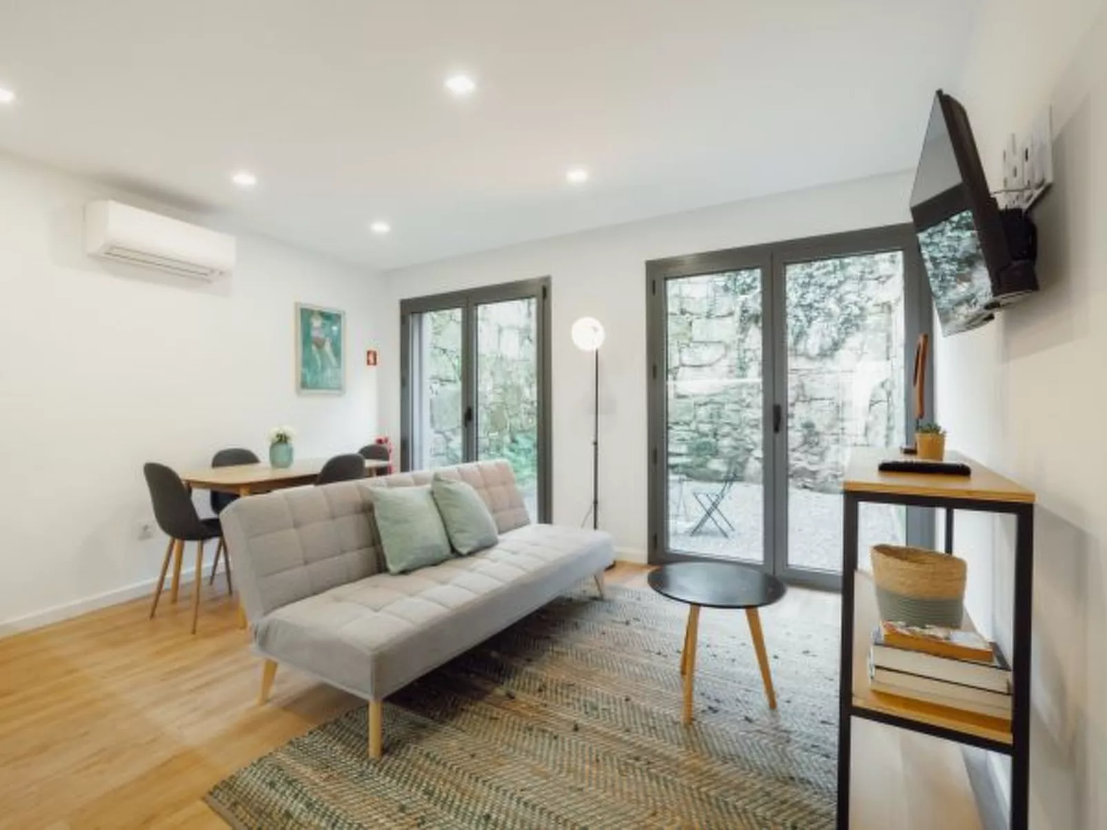 COURTYARD OPORTO DESIGN APARTMENT K WITH TERRACE - Inside