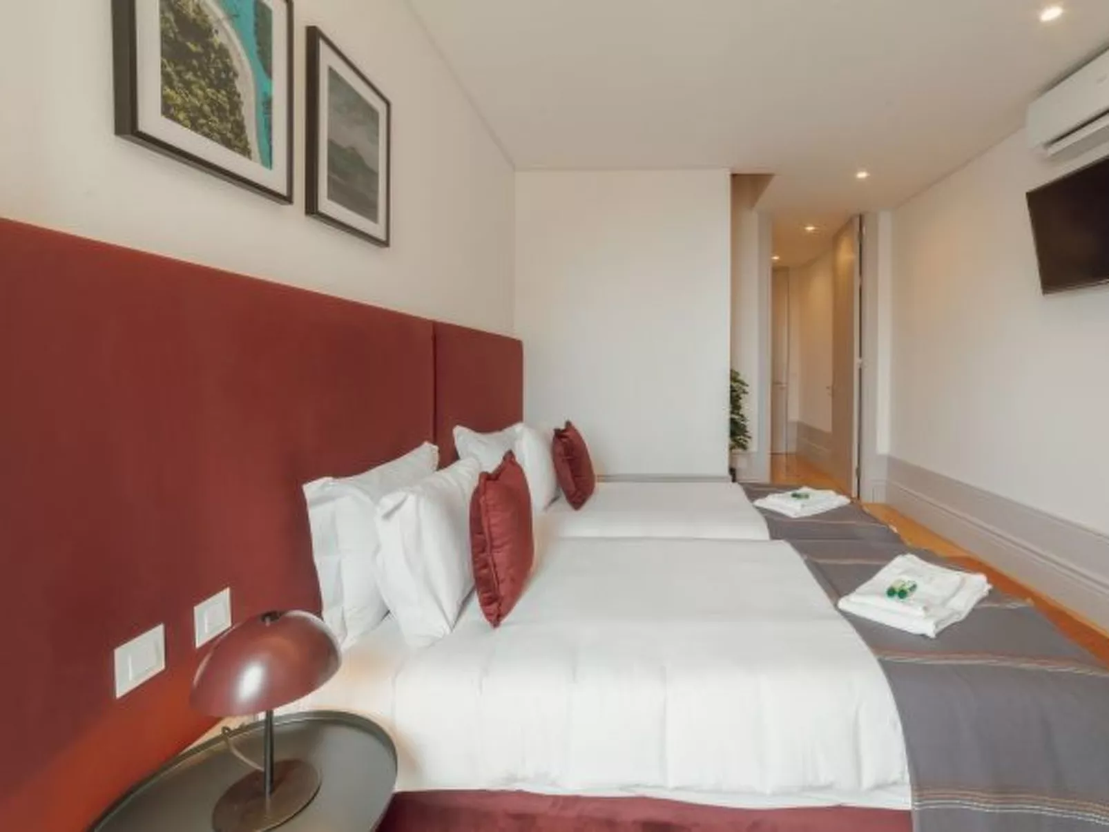 HEART OF PORTO APARTMENT F DUPLEX by VACATIONY - Inside