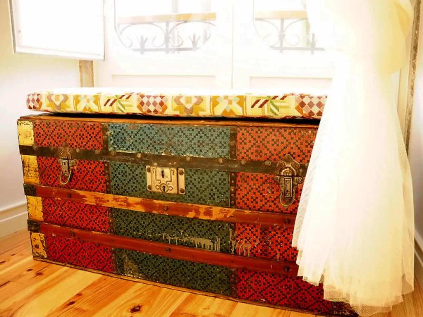 Sado Blue City&River Flats - Gal&aacute-pos - Inside