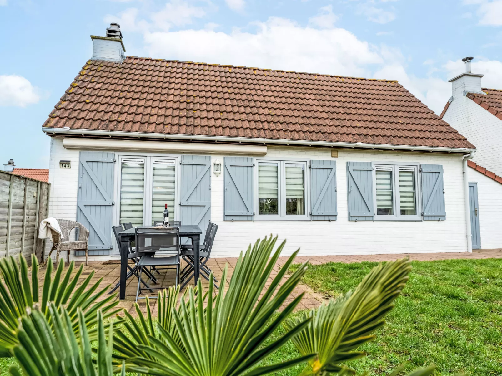 Strandhuis with parking - Draußen