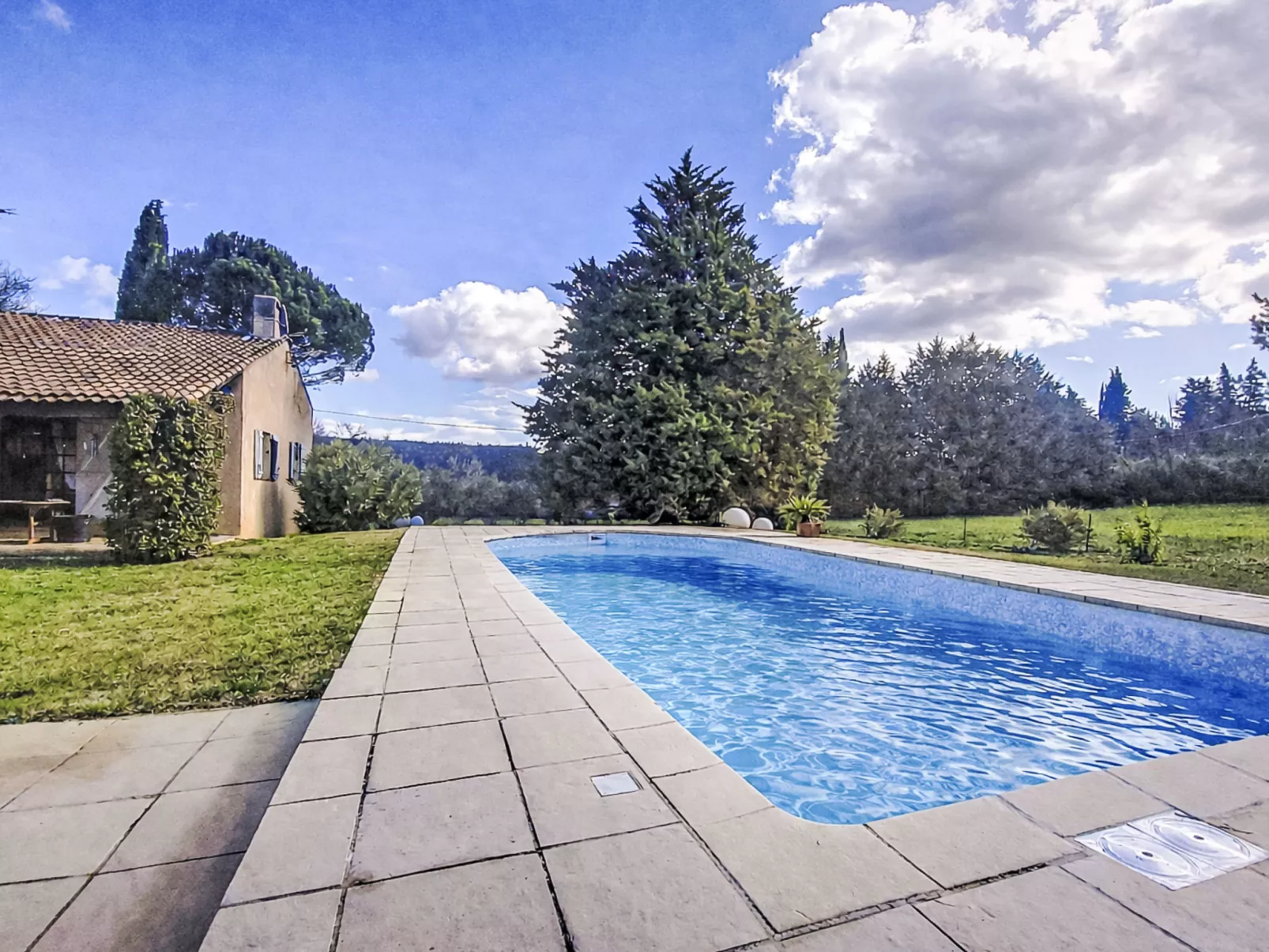 La Maisonnette - Draußen