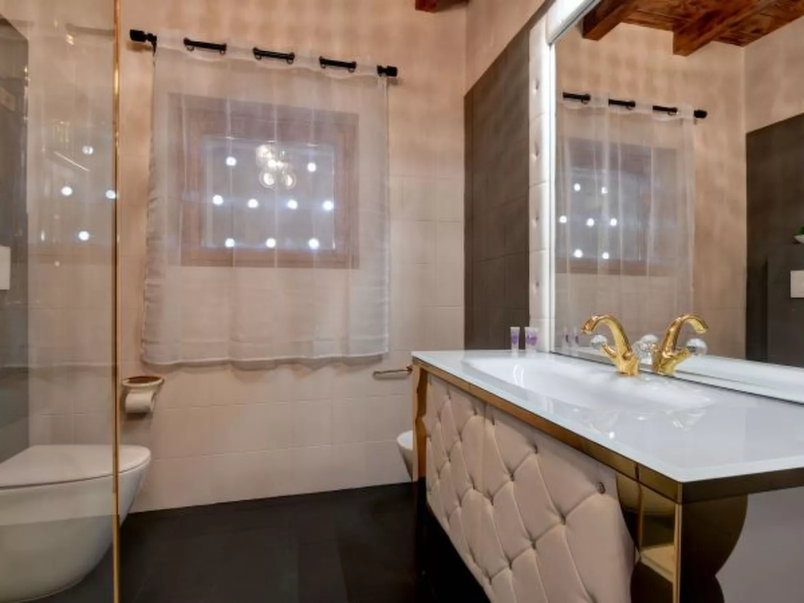 Desenzanoloft Swarovski & Pool - Image-tags.info