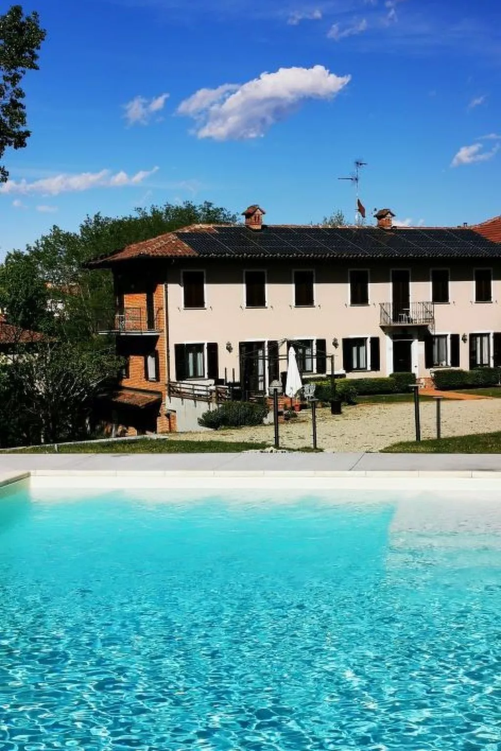 In Azzano D'asti mit Kleiner Terrasse - Image-tags.info