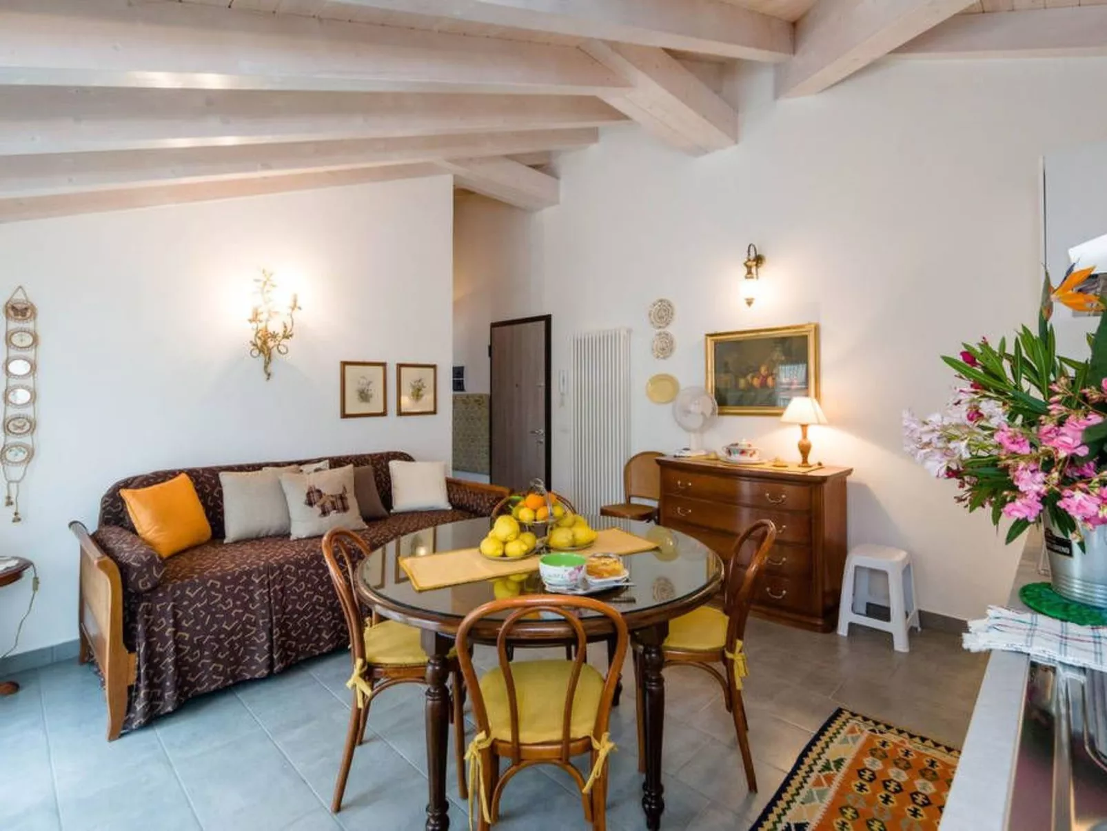 Ferienzimmer 'Mansarda Lina' mit Terrasse - Dedans