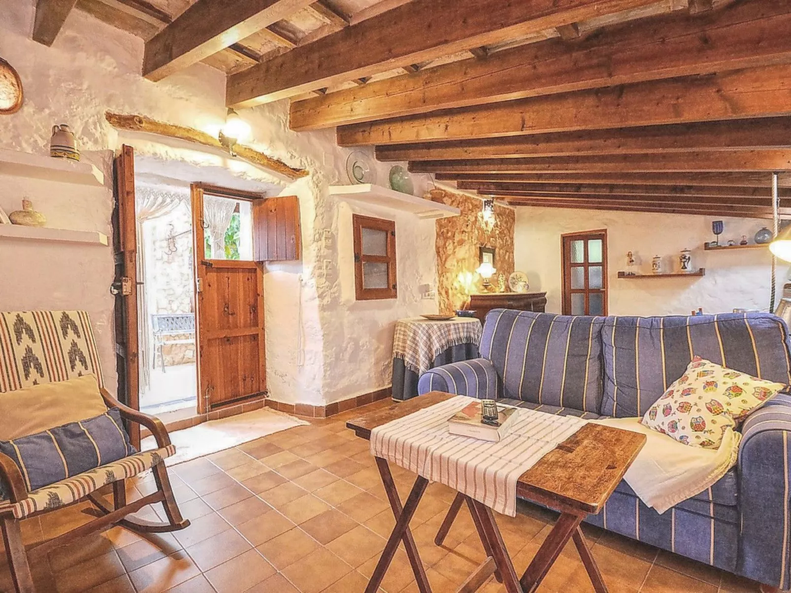 MONTSERRAT  ( SON PERETO ) - Drinnen