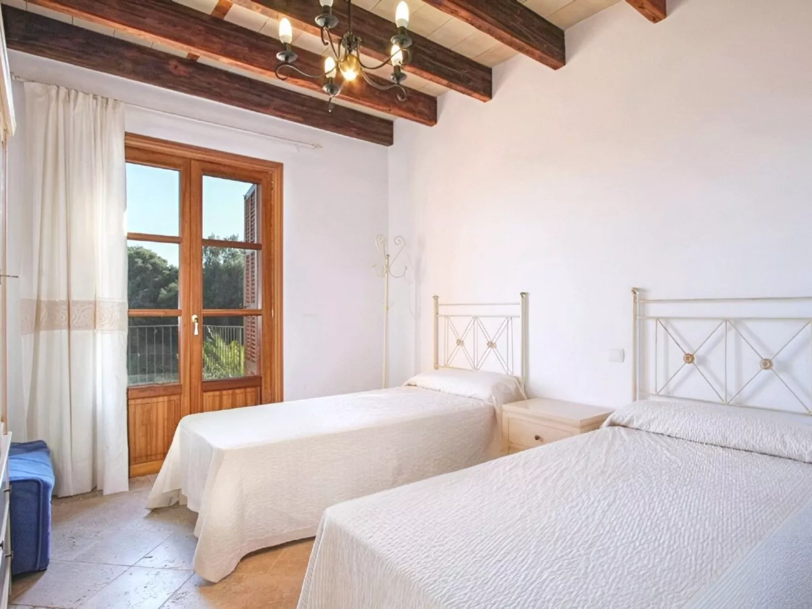 Ferienvilla mit Garten, Grill und Terrasse - Drinnen