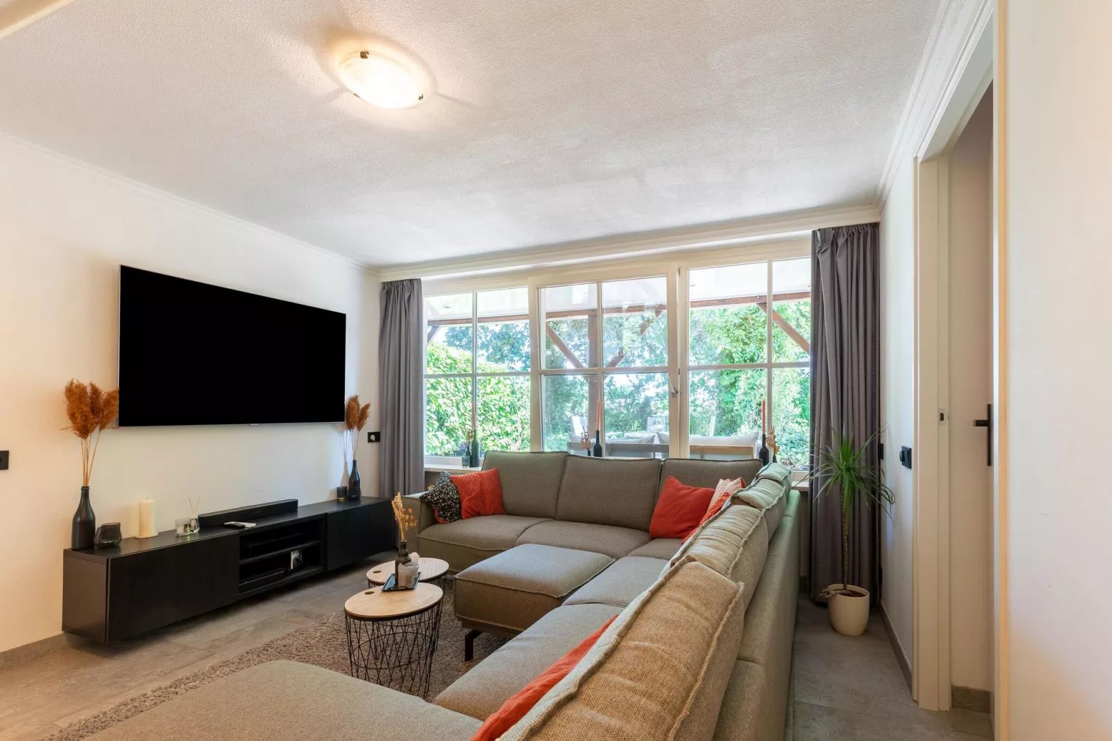 Vakantiewoning de Zwaluw-Living room
